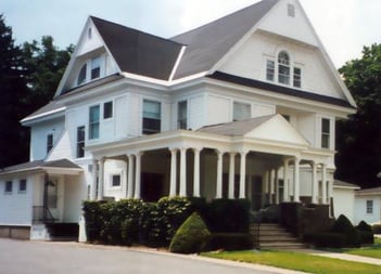 Exterior shot of Paul L Murphy & Son Funeral Home